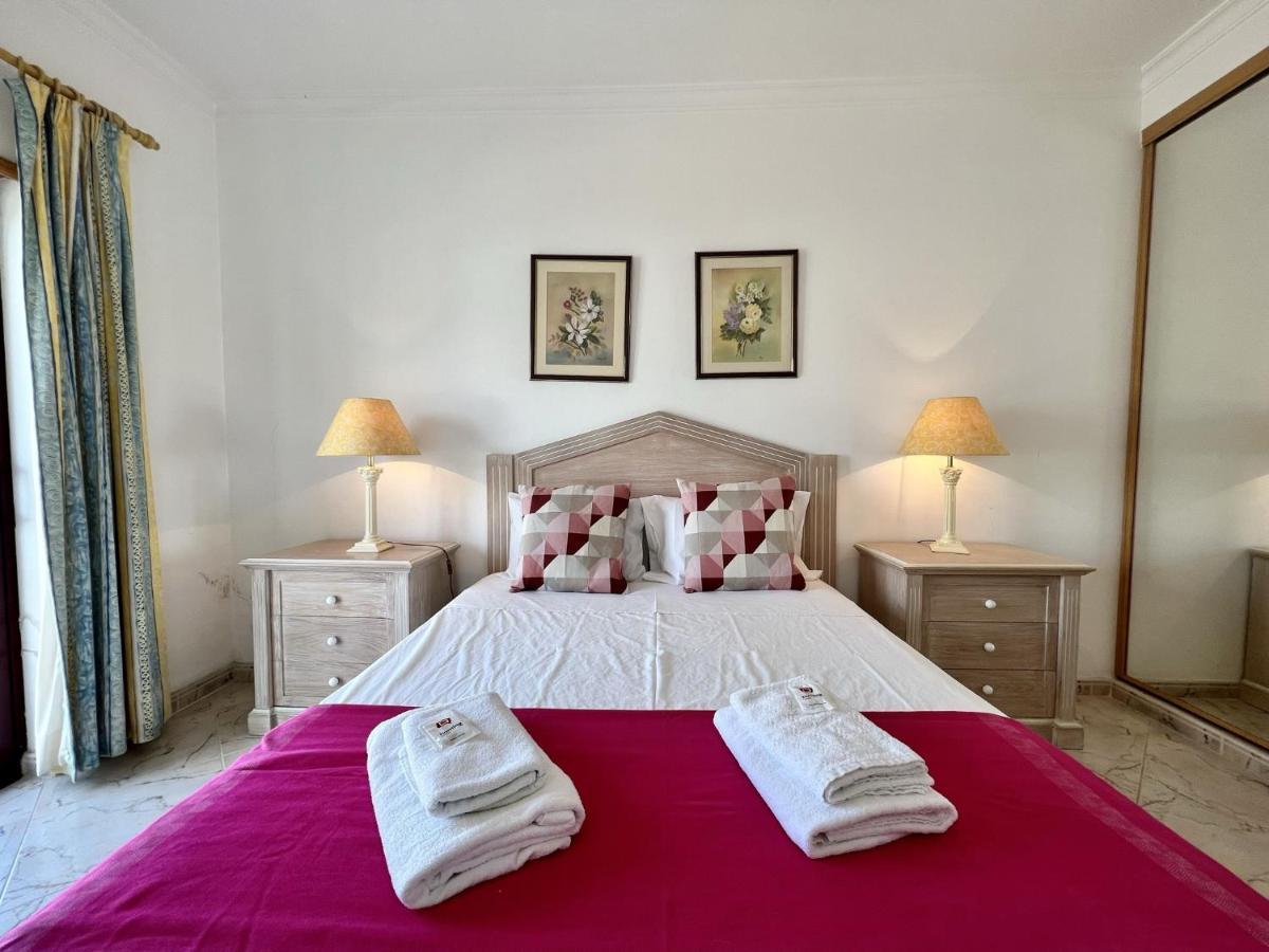 Quarteira Elegant With Pool By Homing Appartement Buitenkant foto