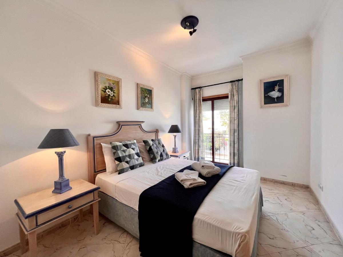 Quarteira Elegant With Pool By Homing Appartement Buitenkant foto